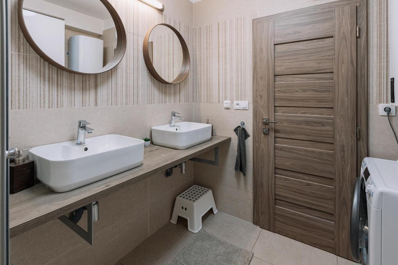 Revon Business Apartment سينيتش المظهر الخارجي الصورة