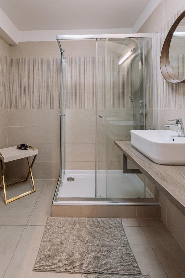 Revon Business Apartment سينيتش المظهر الخارجي الصورة