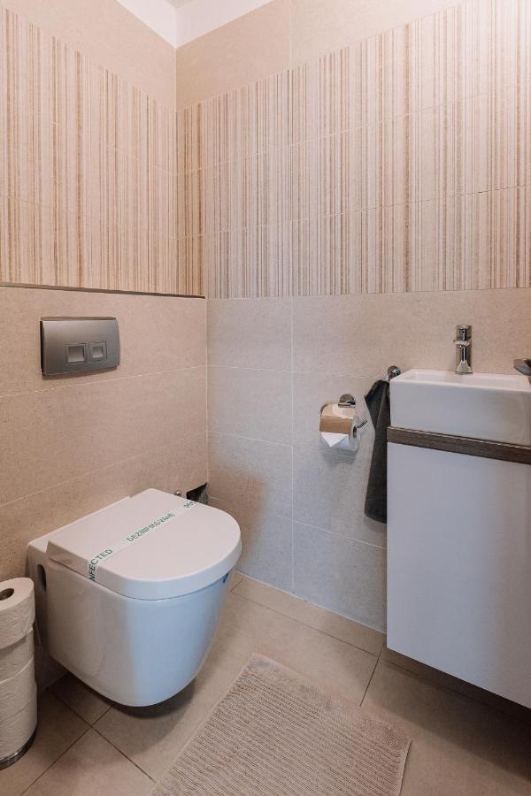 Revon Business Apartment سينيتش المظهر الخارجي الصورة